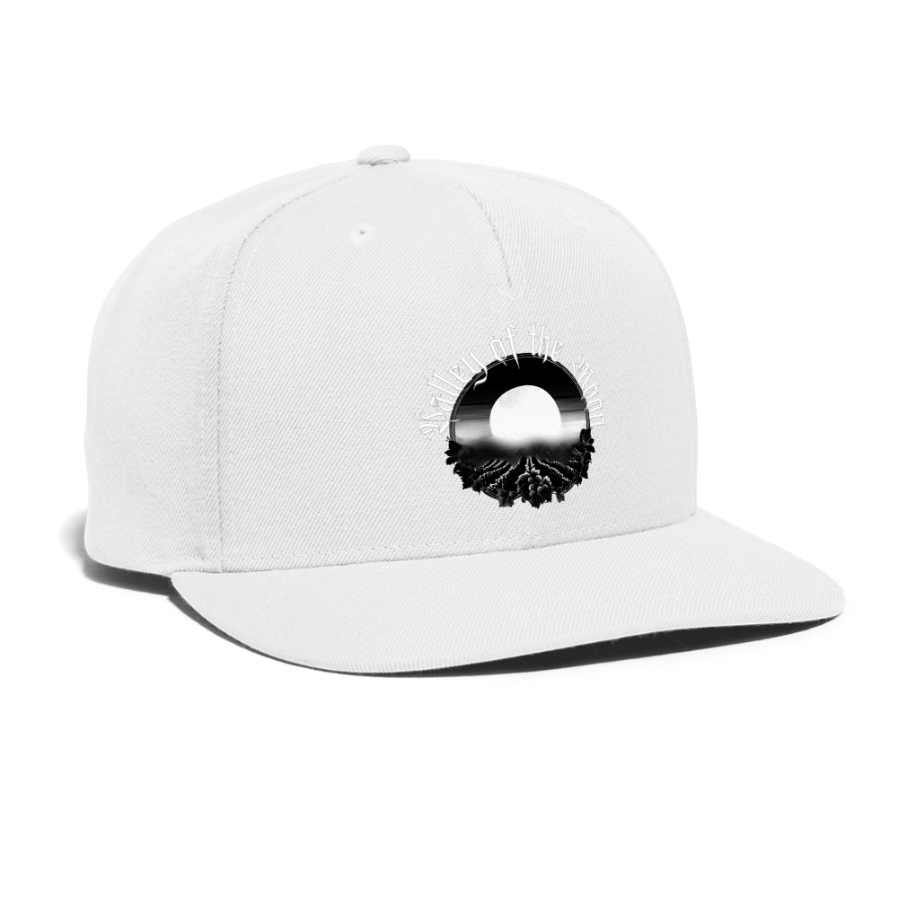 Valley of the Moon Gothic Snapback Baseball Cap - white