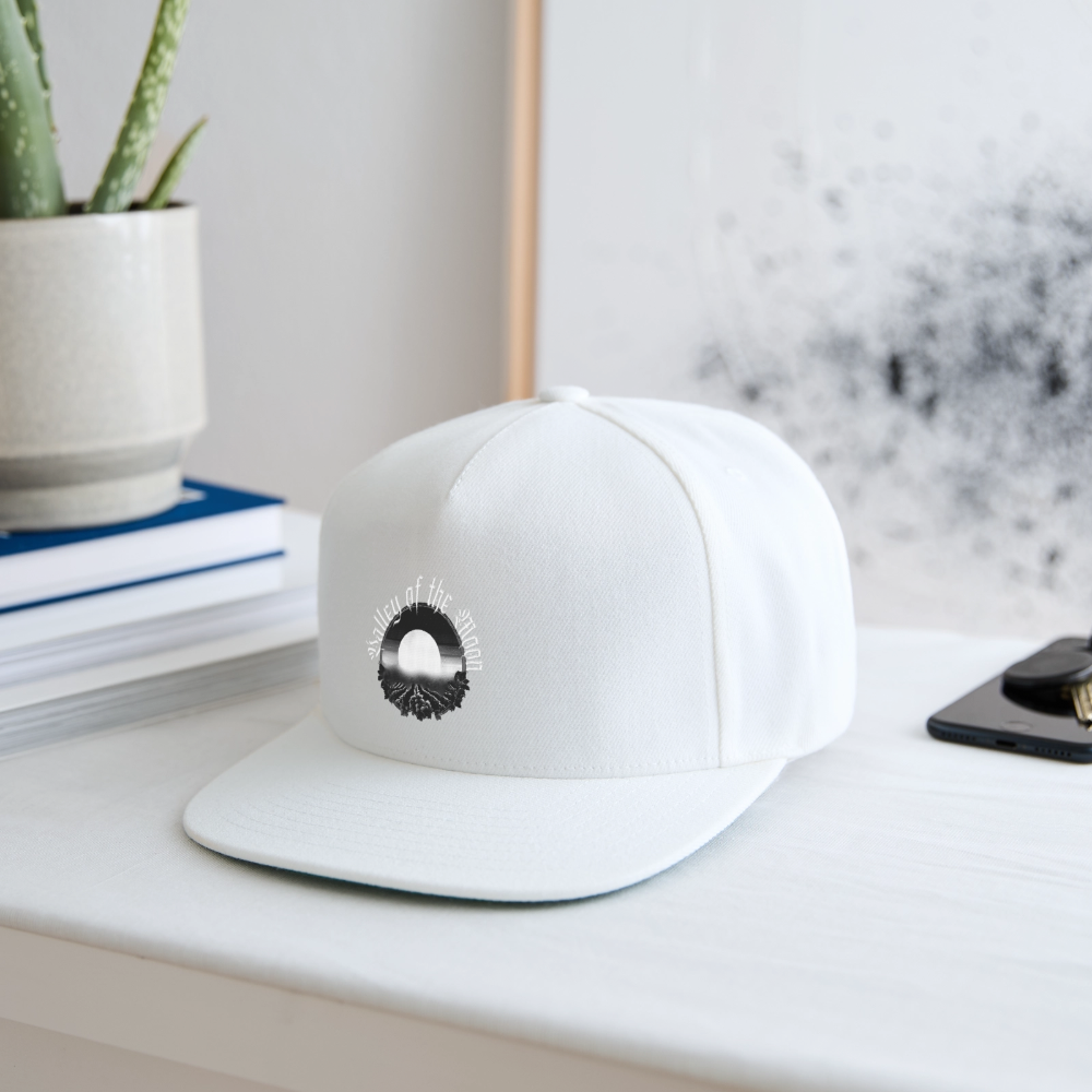 Valley of the Moon Gothic Snapback Baseball Cap - white